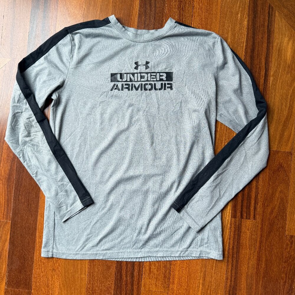 Under Armour Sz YXL Gray / Black Branded Logo Long Sleeve T-shirt